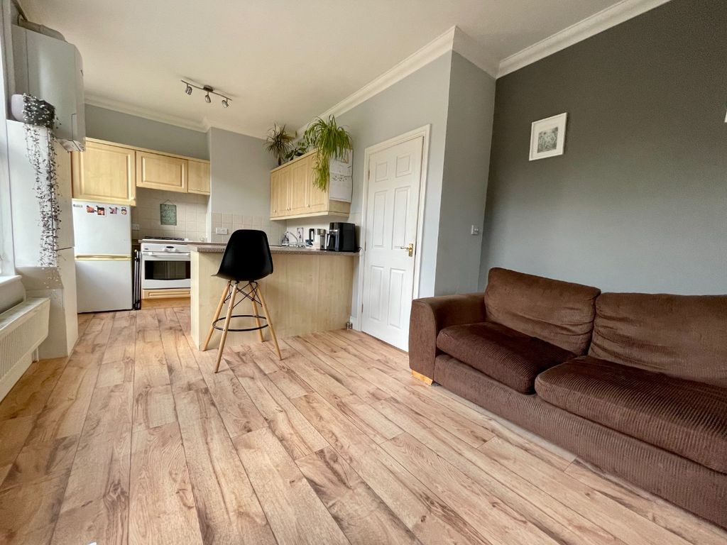 1 bed flat for sale in Station Approach, Shepperton, Surrey TW17 Zoopla