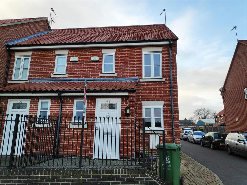 2 bed property to rent in Pier Plain, Gorleston NR31, £850 pcm Zoopla