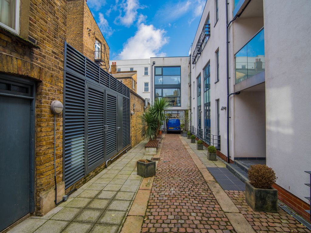 Marmion Mews, London SW11