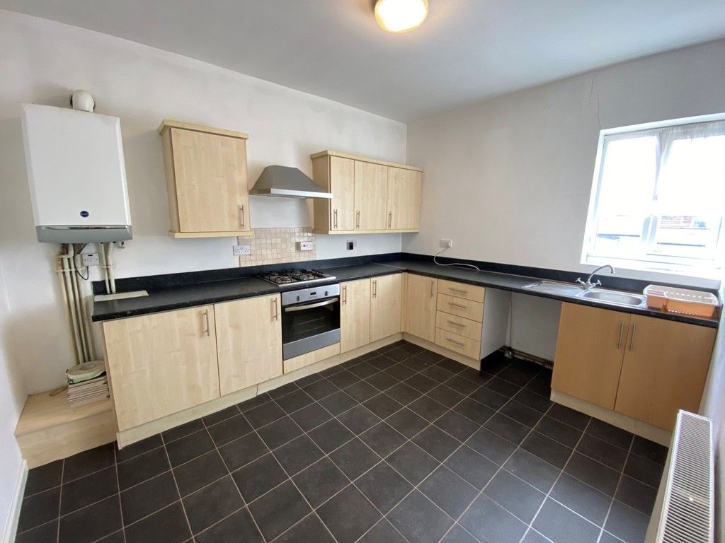 2 bed flat to rent in Waunrhydd Road Tonyrefail , Porth CF39 Zoopla