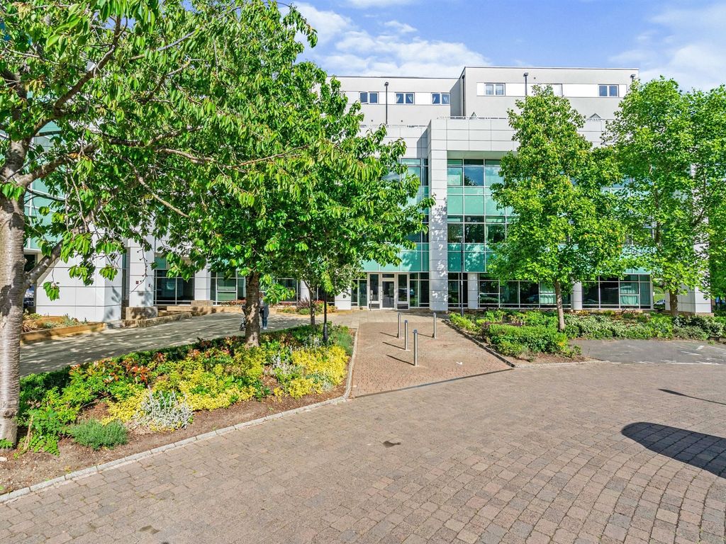 2 bed flat for sale in Bessemer Road, Welwyn Garden City AL7 Zoopla