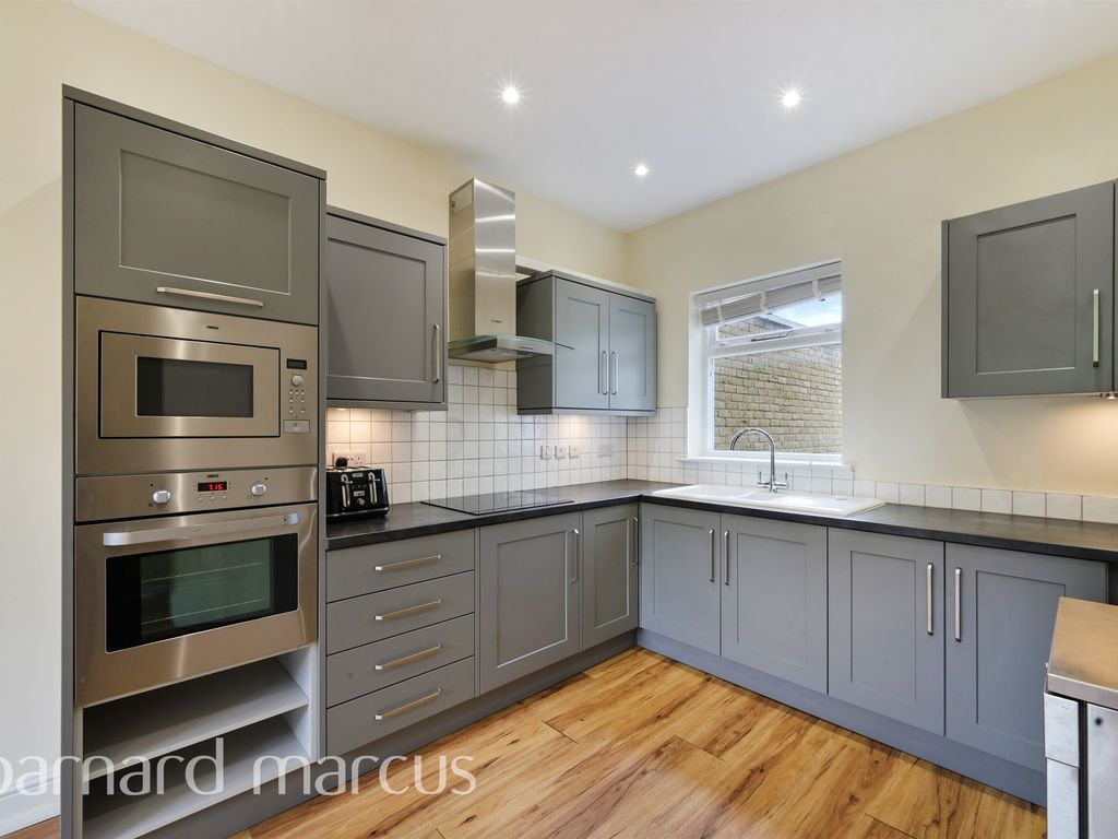 2 bed terraced house for sale in Eardley Road, London SW16, £500,000