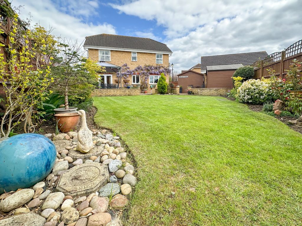 4 bed detached house for sale in Waylands, Wraysbury, Staines TW19, £