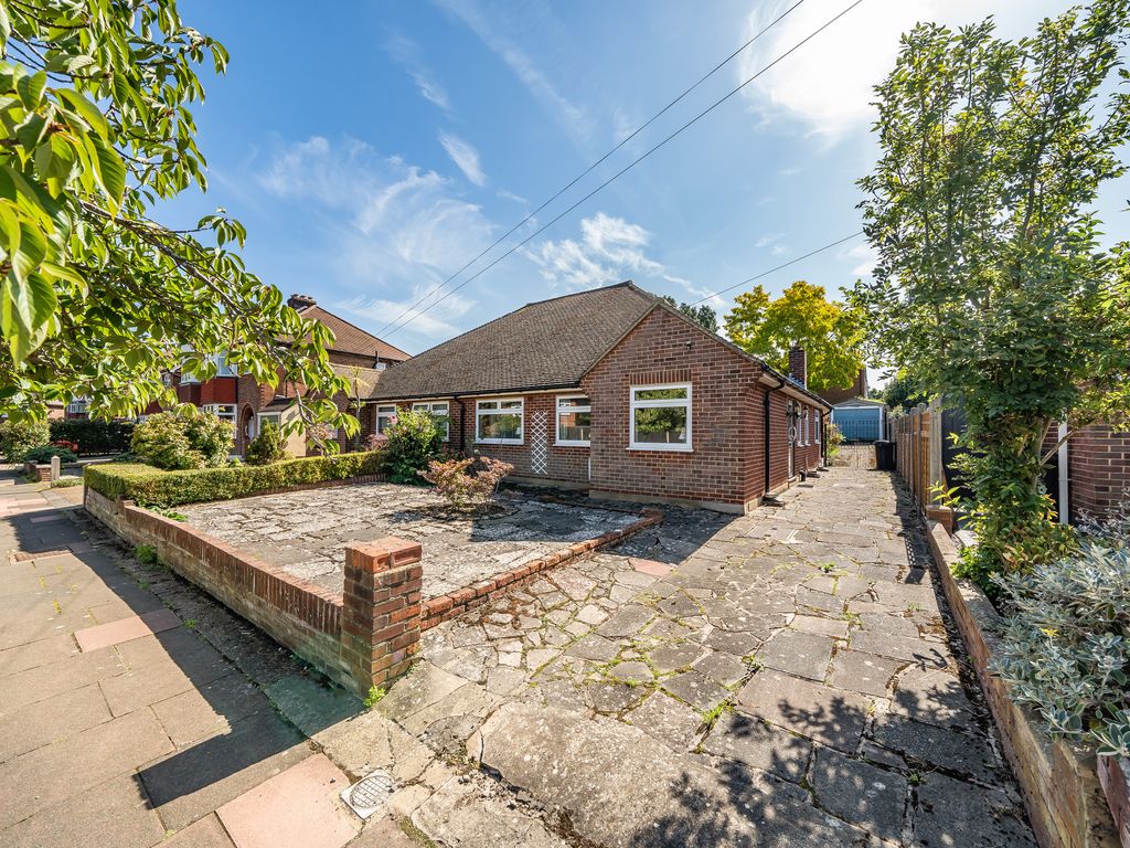 3 bed bungalow for sale in Empress Drive, Chislehurst, Kent BR7, £