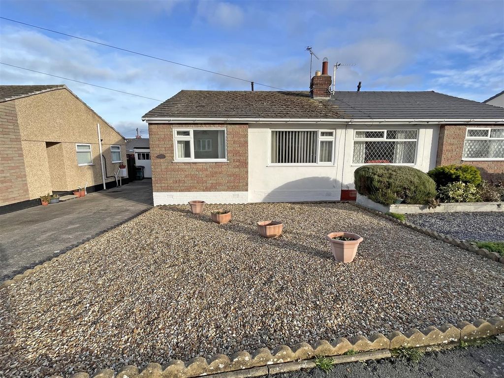 2 bed semidetached bungalow for sale in Coed Celyn, Abergele, Conwy