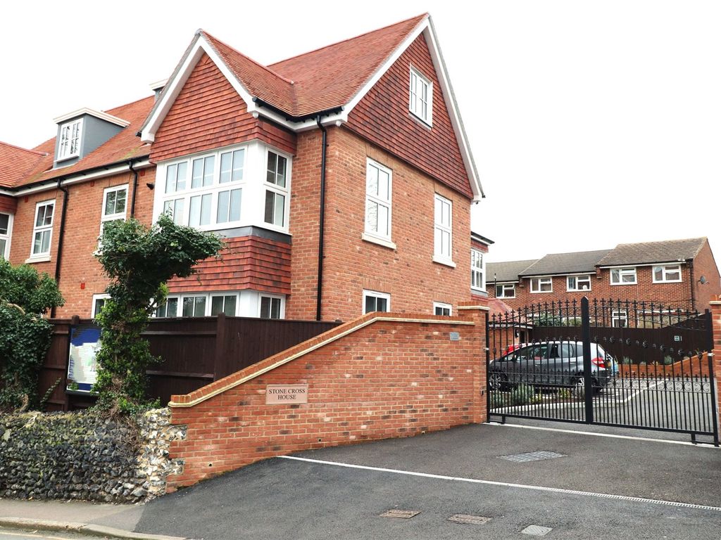 1 bed flat to rent in Stone Cross House, Church Hill, Stone DA9, £1,200