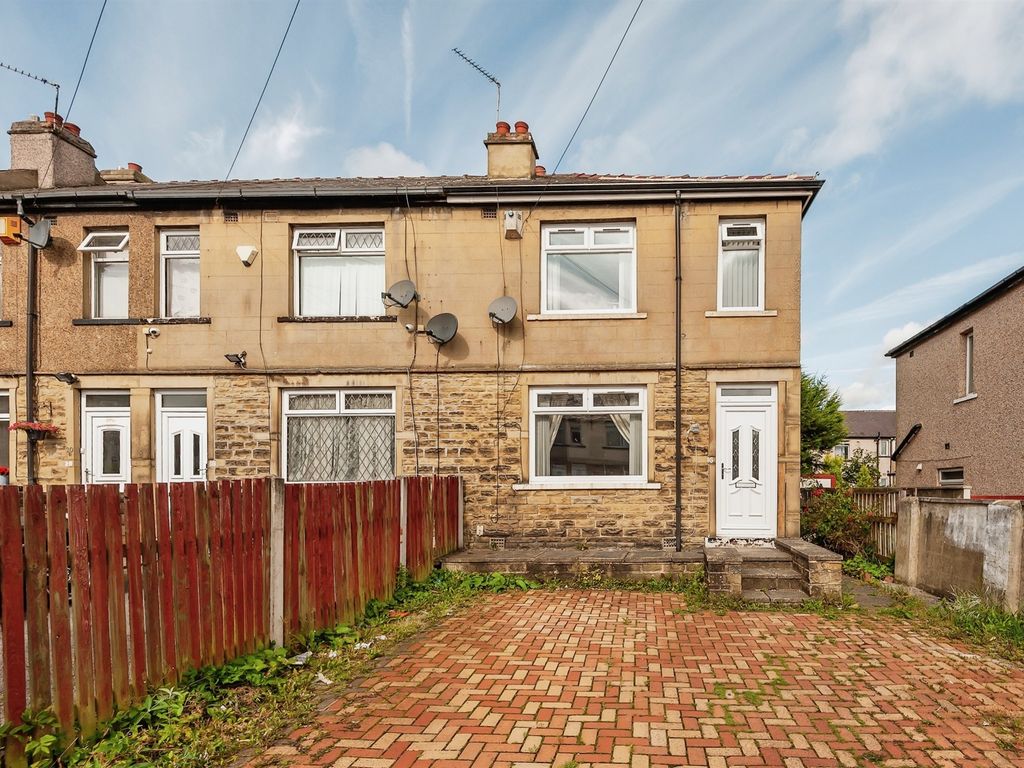 3 bed semidetached house for sale in Deneside Mount, Bradford BD5, £