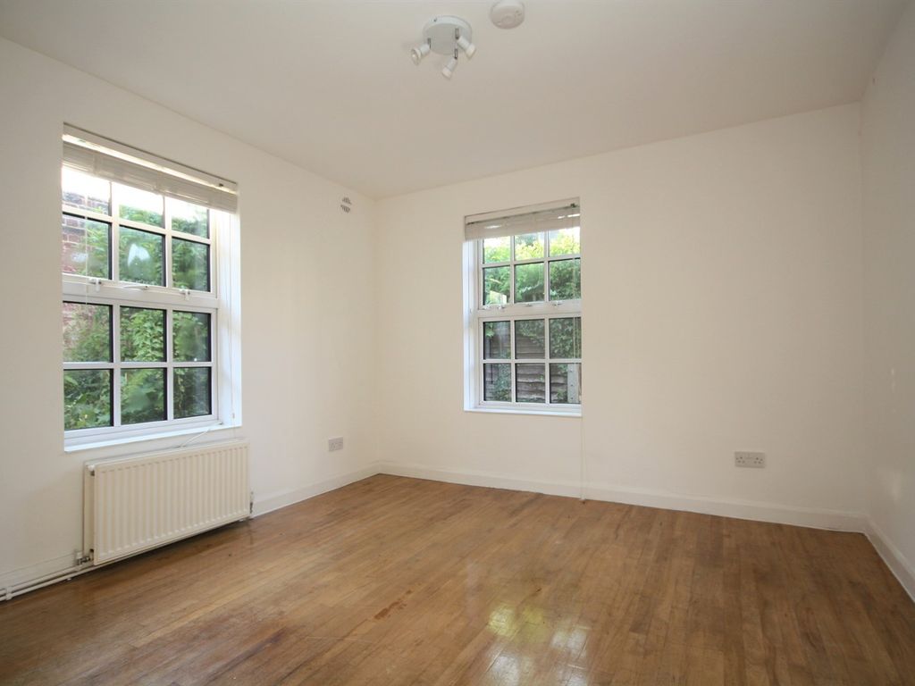 3 bed bungalow to rent in High Street, Southgate N14, £2,154 pcm Zoopla