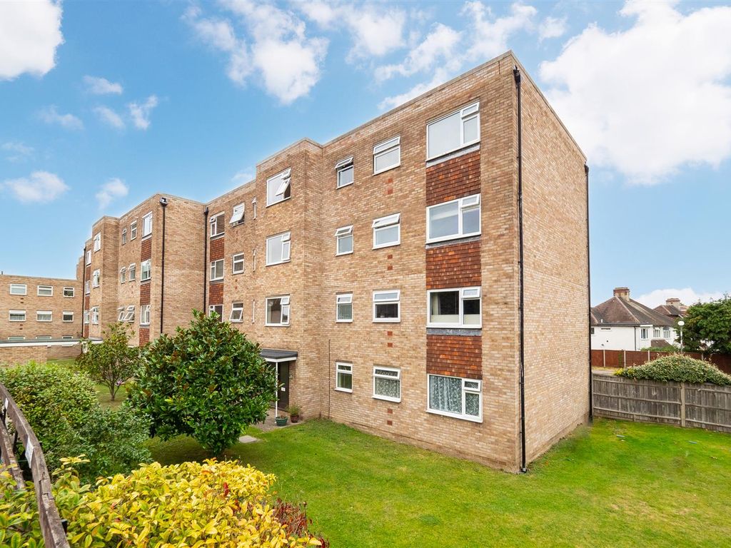 2 bed flat for sale in Croydon Road, Wallington SM6, £300,000 Zoopla