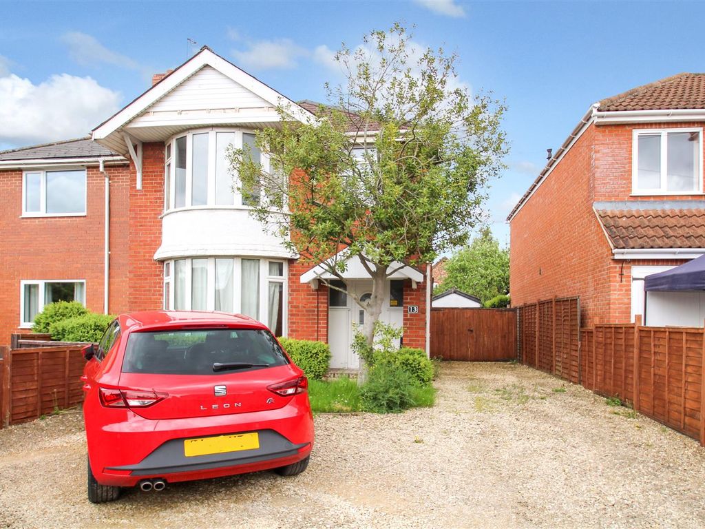 3 bed semidetached house for sale in Ermin Street, Lower Stratton