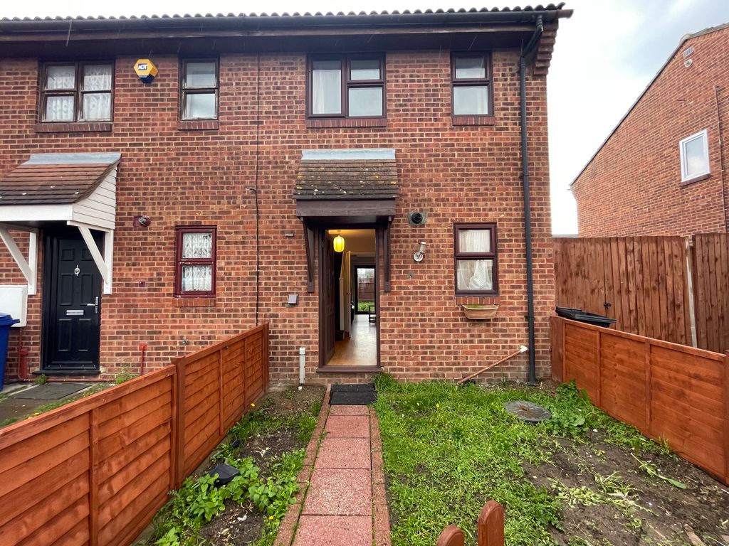 2 bed terraced house to rent in Thackeray Avenue, Tilbury RM18 Zoopla