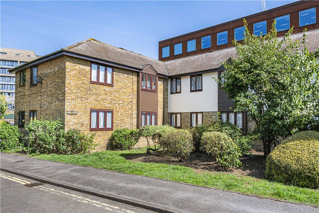 2 bed flat for sale in Street, StainesUponThames, Surrey TW18