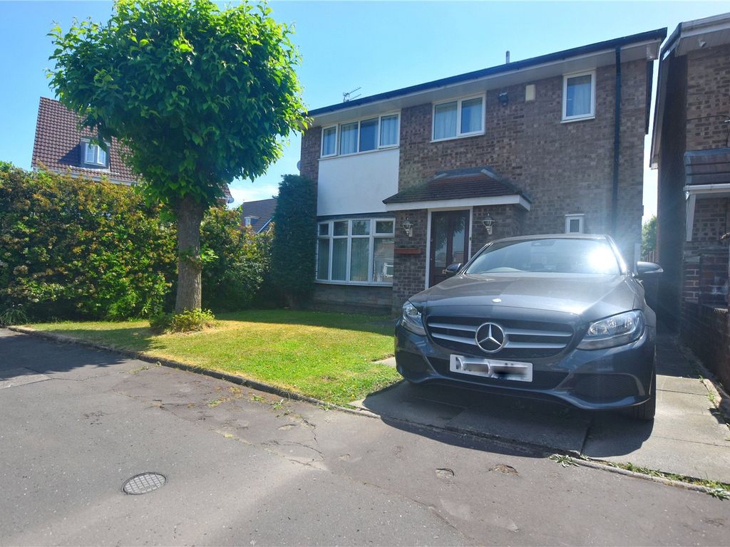 4 bed detached house for sale in Arden Avenue, Alkrington, Middleton