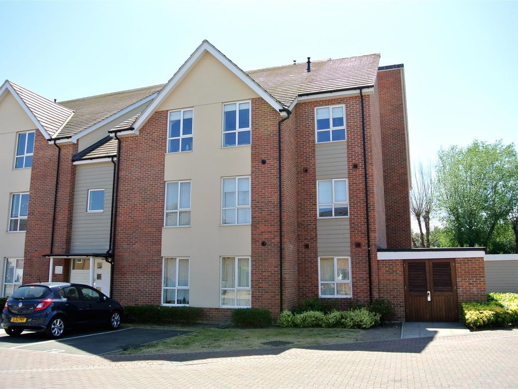2 bed flat for sale in Harrow Close, Addlestone KT15 Zoopla