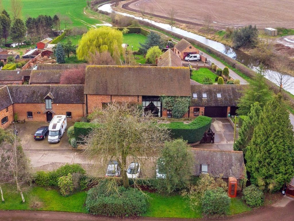 4 bed semidetached house for sale in Fisherwick Road, Lichfield