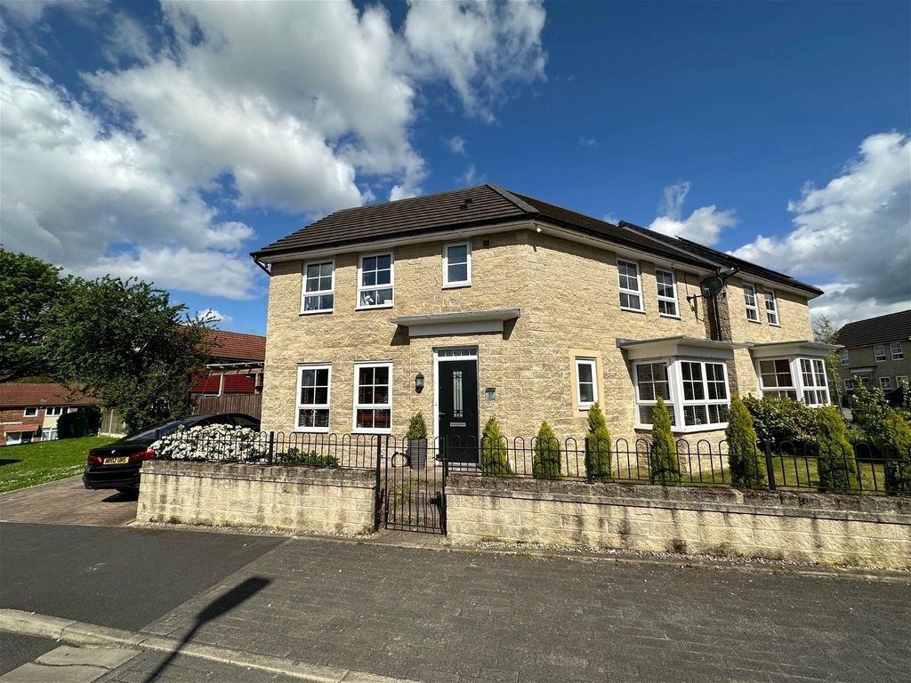 3 bed detached house for sale in Pudding Lane, Hyde SK14, £290,000 Zoopla