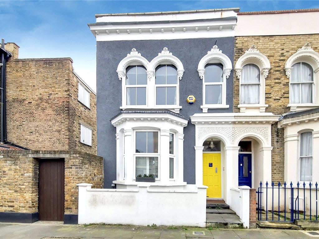 3 bed end terrace house to rent in Strahan Road, Bow, London E3 Zoopla