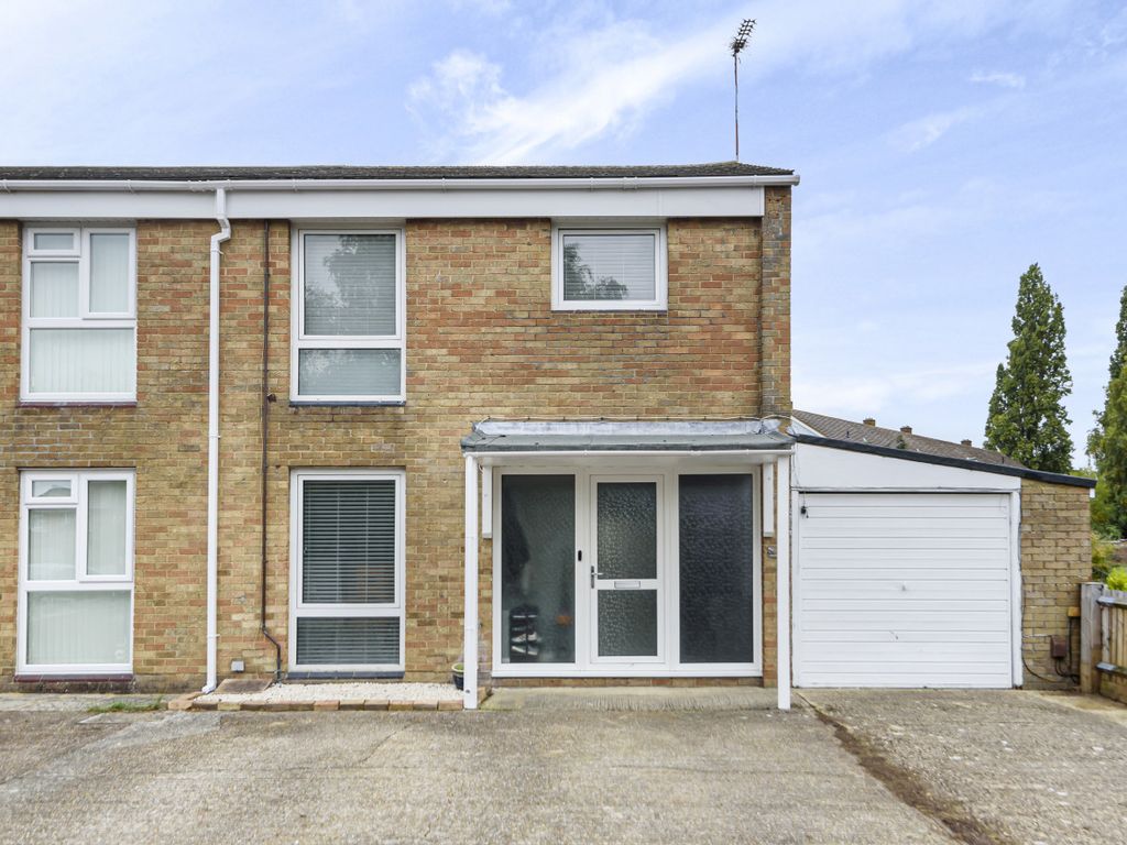 3 bed end terrace house for sale in Flamborough Close, Southampton