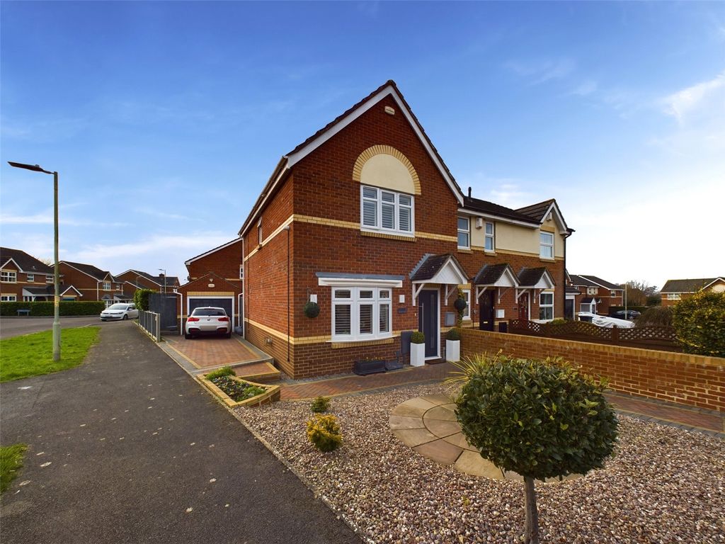 3 bed end terrace house for sale in Huntley Close, Abbeymead
