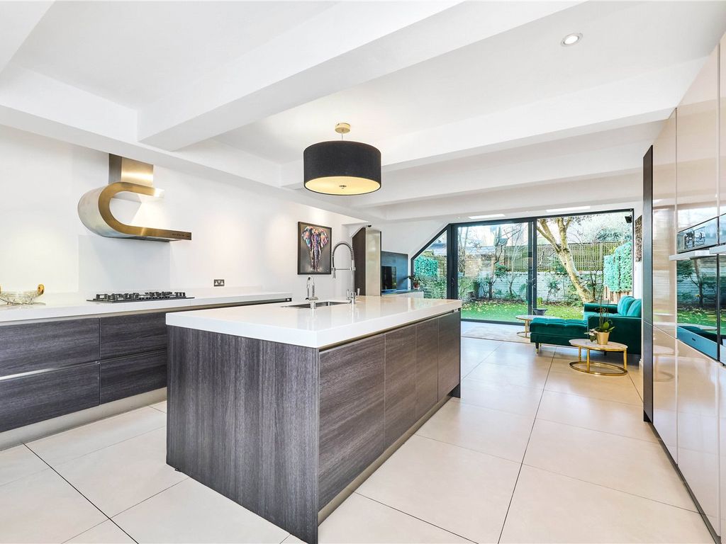 6 bed terraced house for sale in Wandsworth Bridge Road, London SW6, £