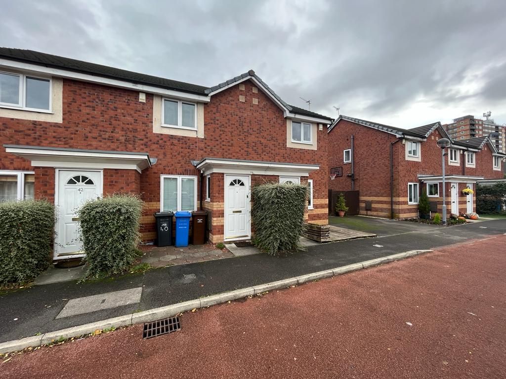 2 bed mews house to rent in Velour Close, Trinity Riverside, Salford M3