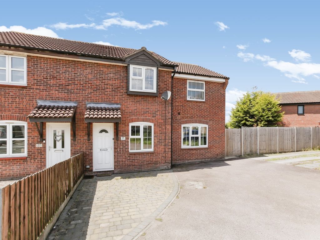 3 bed semidetached house for sale in Meadow Court, Narborough