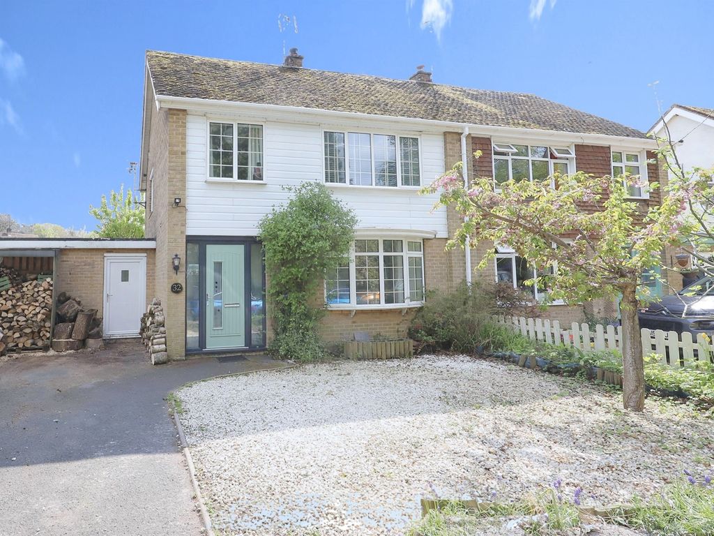 3 bed semidetached house for sale in The Crescent, Cookley