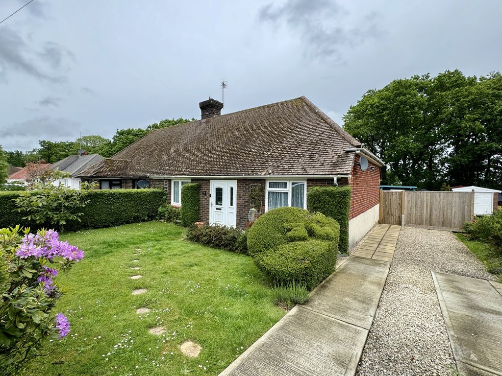 2 bed bungalow for sale in West Close, Polegate, East Sussex BN26, £
