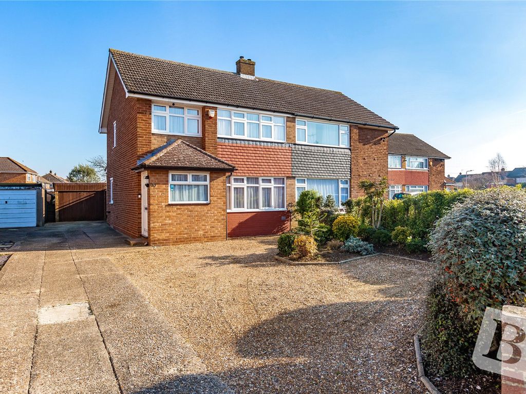 3 bed semidetached house for sale in Vigilant Way, Gravesend, Kent