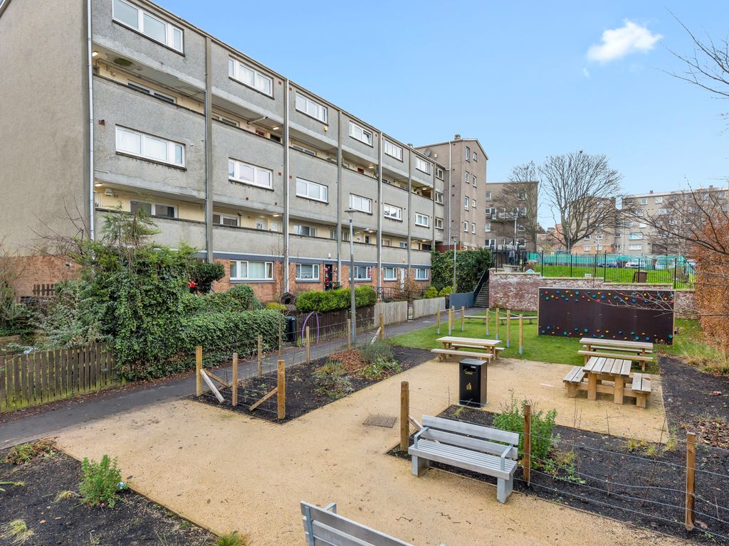 2 bed flat for sale in Northfield Drive, Edinburgh EH8, £155,000 Zoopla