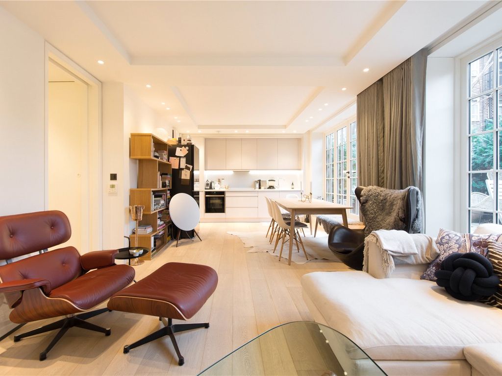 2 bed flat to rent in Portobello Road, Notting Hill, Kensington