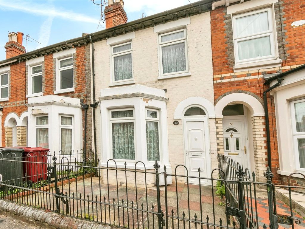 2 bed terraced house for sale in Donnington Road, Reading RG1, £300,000