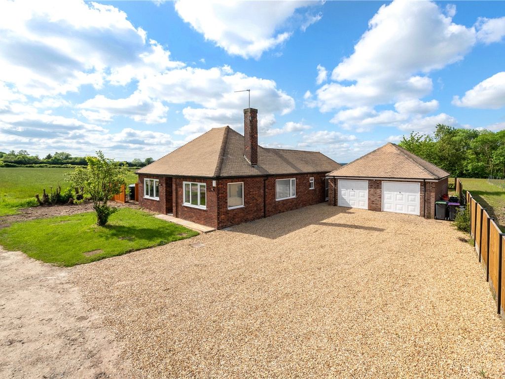 3 bed bungalow for sale in Mareham Lane, Spanby, Sleaford, Lincolnshire