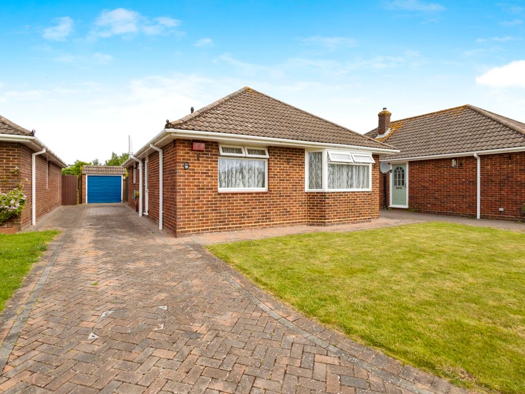 3 bed bungalow for sale in Nore Crescent, Emsworth, Hampshire PO10, £