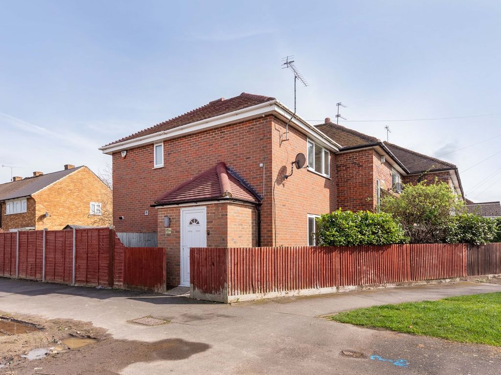 2 bed end terrace house for sale in Spencer Road, Langley SL3, £385,000