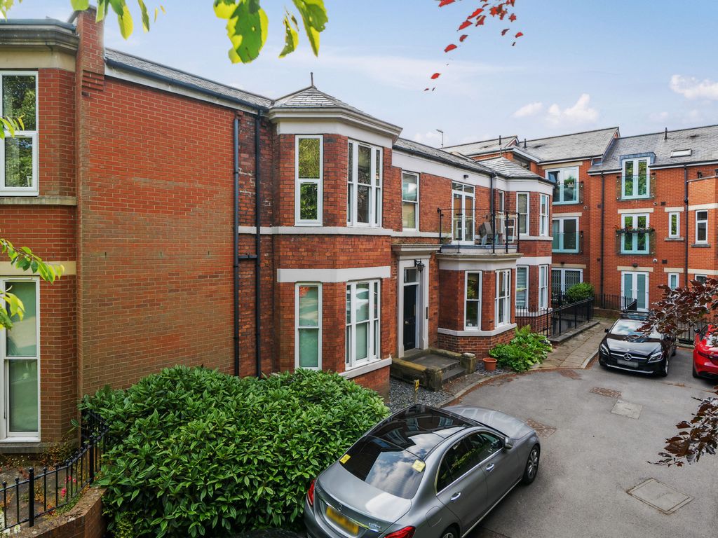 2 bed flat for sale in The Hall, Allerton Hill, Chapel Allerton, Leeds