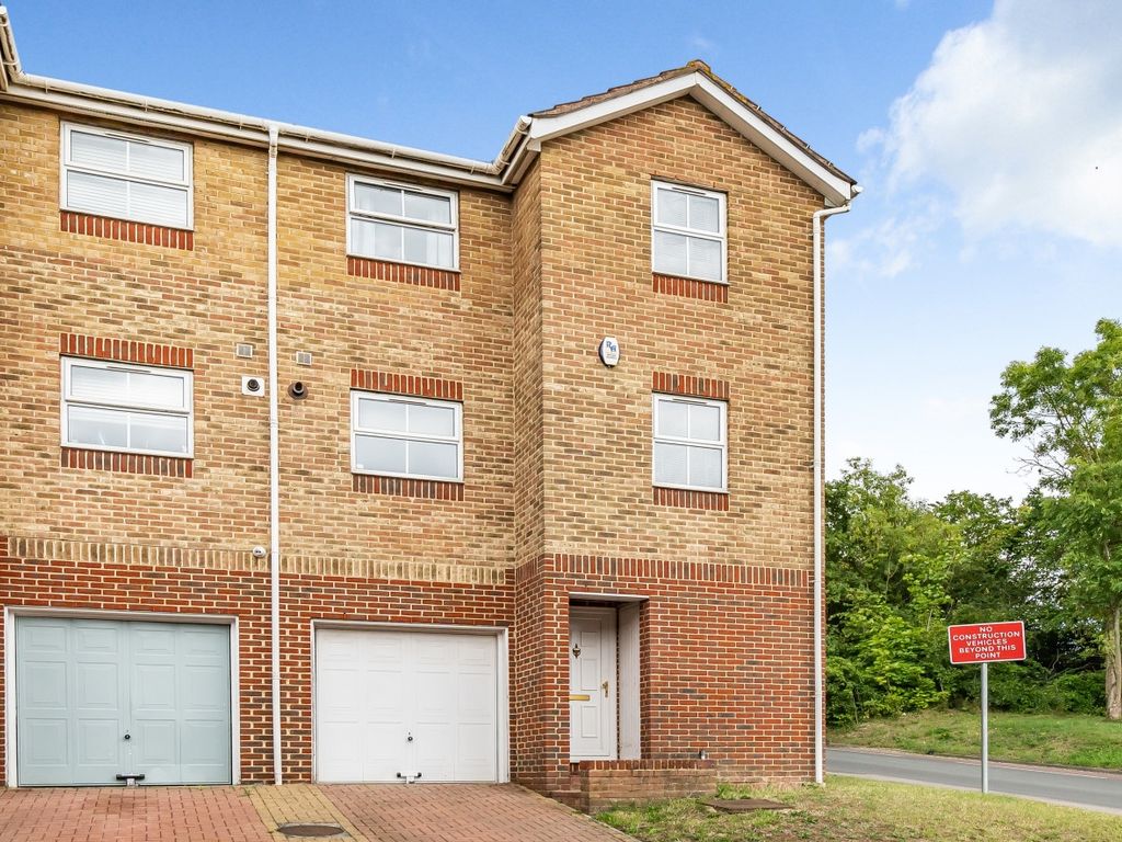 4 bed end terrace house for sale in Valley Gardens, Mounts Road