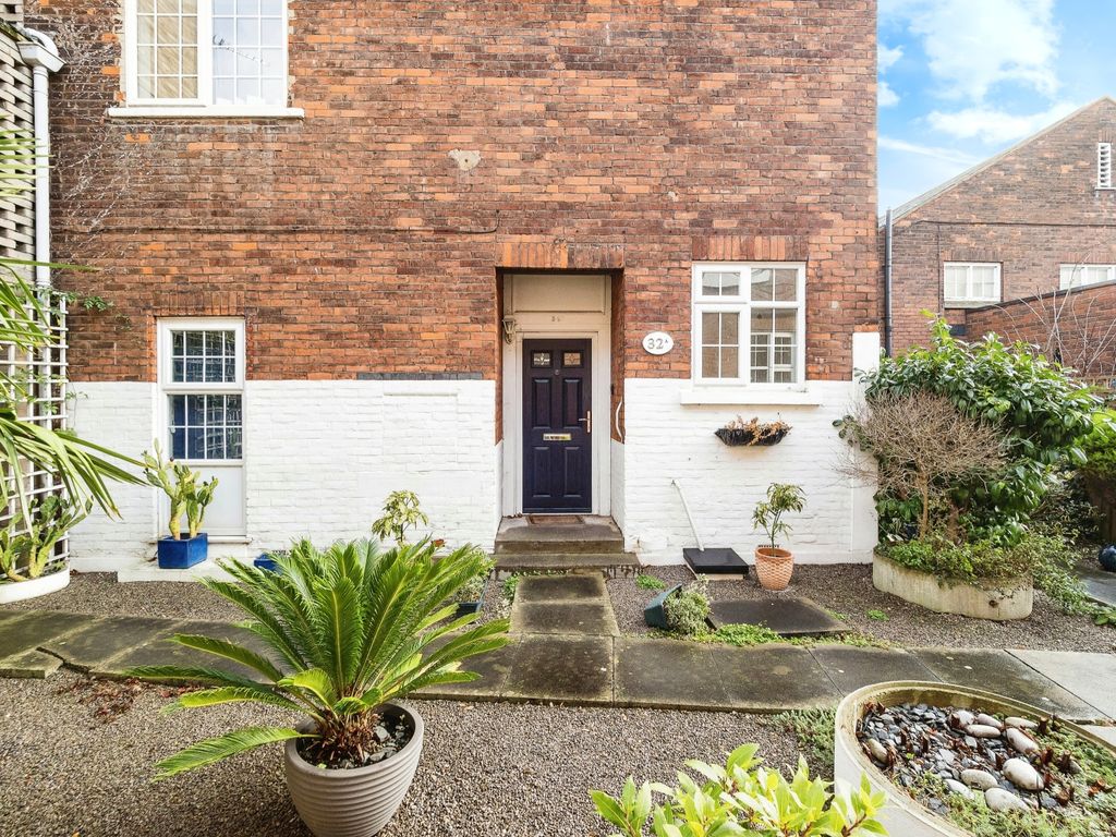 1 bed flat for sale in Astra Close, Hornchurch RM12, £170,000 Zoopla