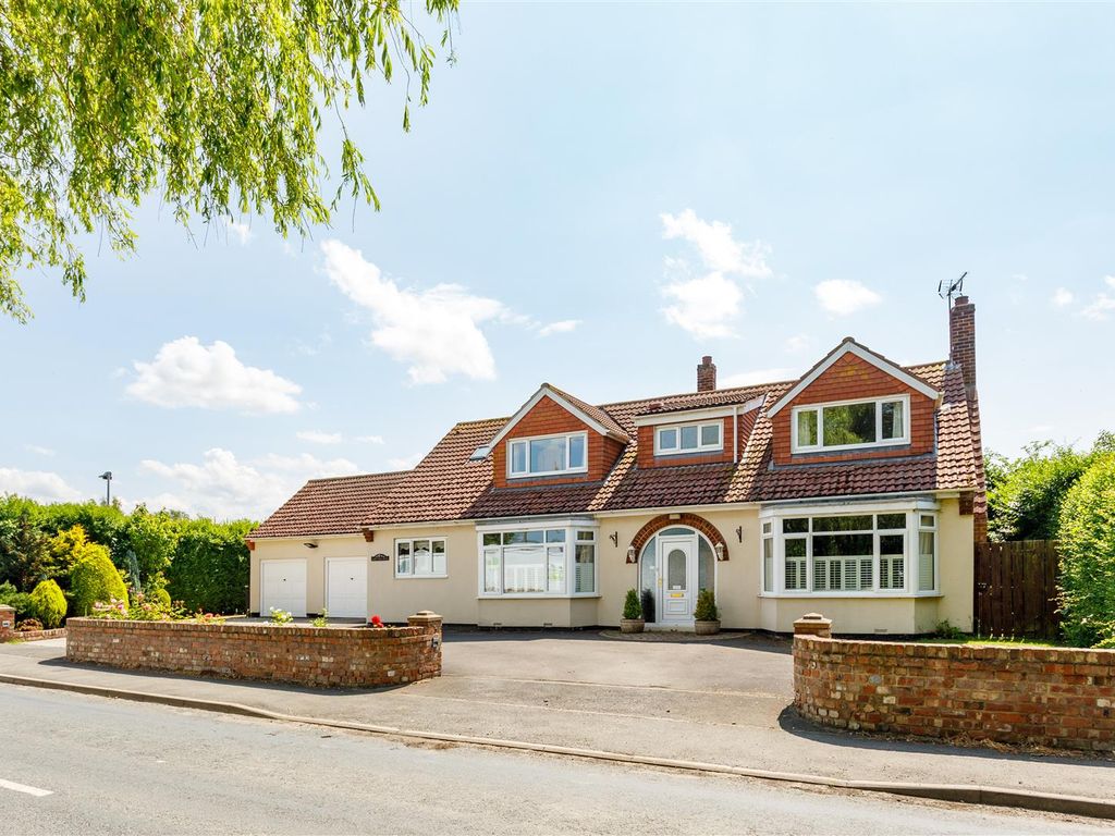 3 bed detached bungalow for sale in Garbutts Lane, Hutton Rudby, Yarm