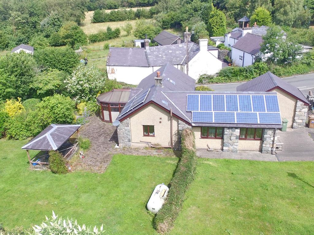 2 bed detached bungalow for sale in Felin Hen Road, Tregarth, Bangor