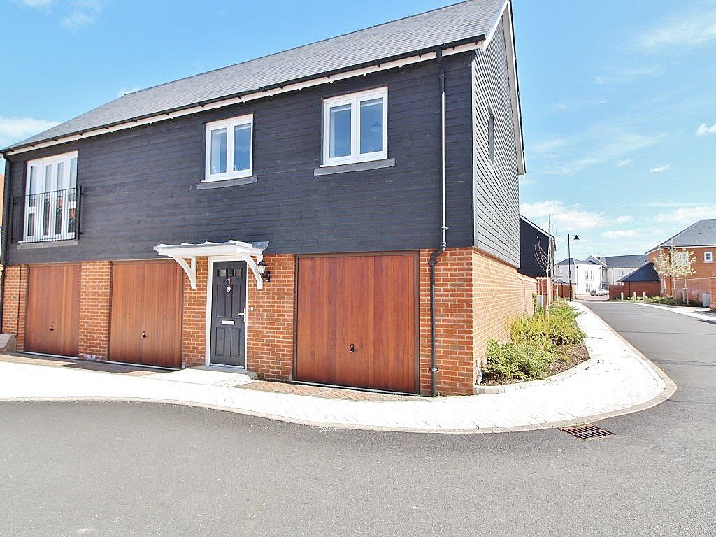 2 bed flat to rent in Carey Lane, Waterlooville PO7, £1,325 pcm Zoopla