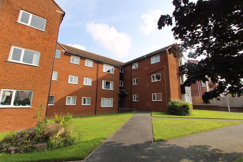 2 bed flat for sale in College Avenue, Rhos On Sea, Colwyn Bay LL28, £
