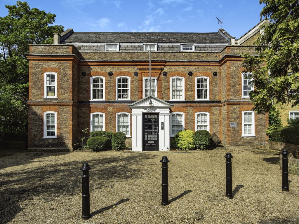 2 bed flat for sale in Church Walk, Wilmington, Dartford, Kent DA2, £275,000 Zoopla