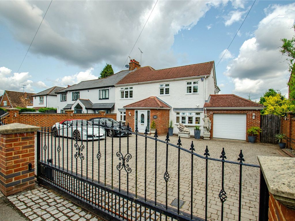 5 bed semidetached house for sale in Hertford Road, Stevenage