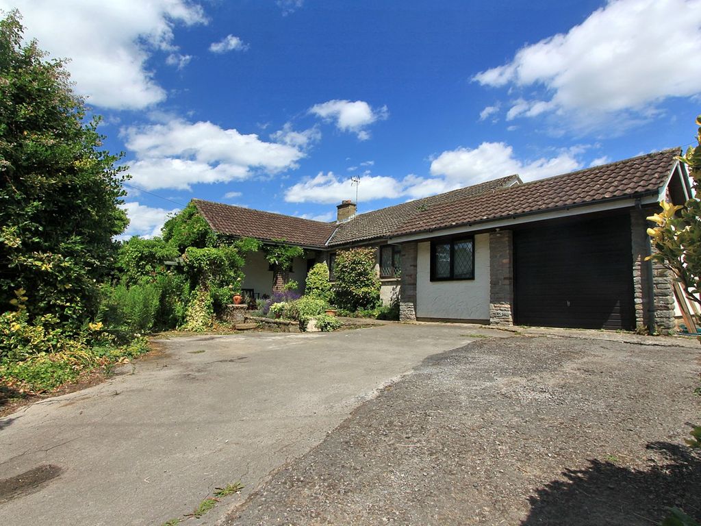 3 bed detached bungalow for sale in Townwell, Cromhall, WottonUnder