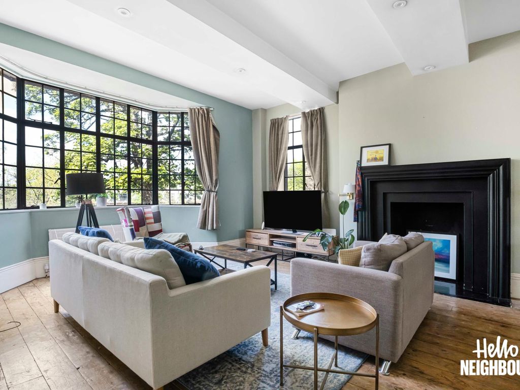 2 bed flat to rent in Queenswood Court, Kings Avenue, London SW4, £