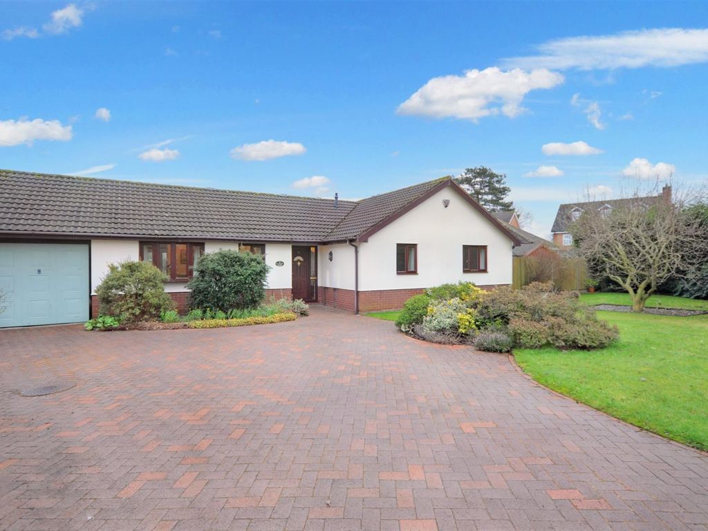 3 bed detached bungalow for sale in Calveley Close, Yarnfield, Stone