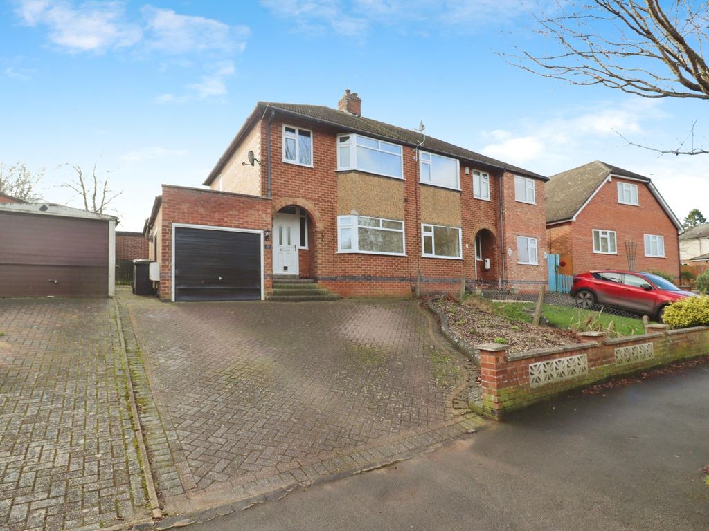 3 bed semidetached house for sale in Linnell Road, Hillmorton, Rugby