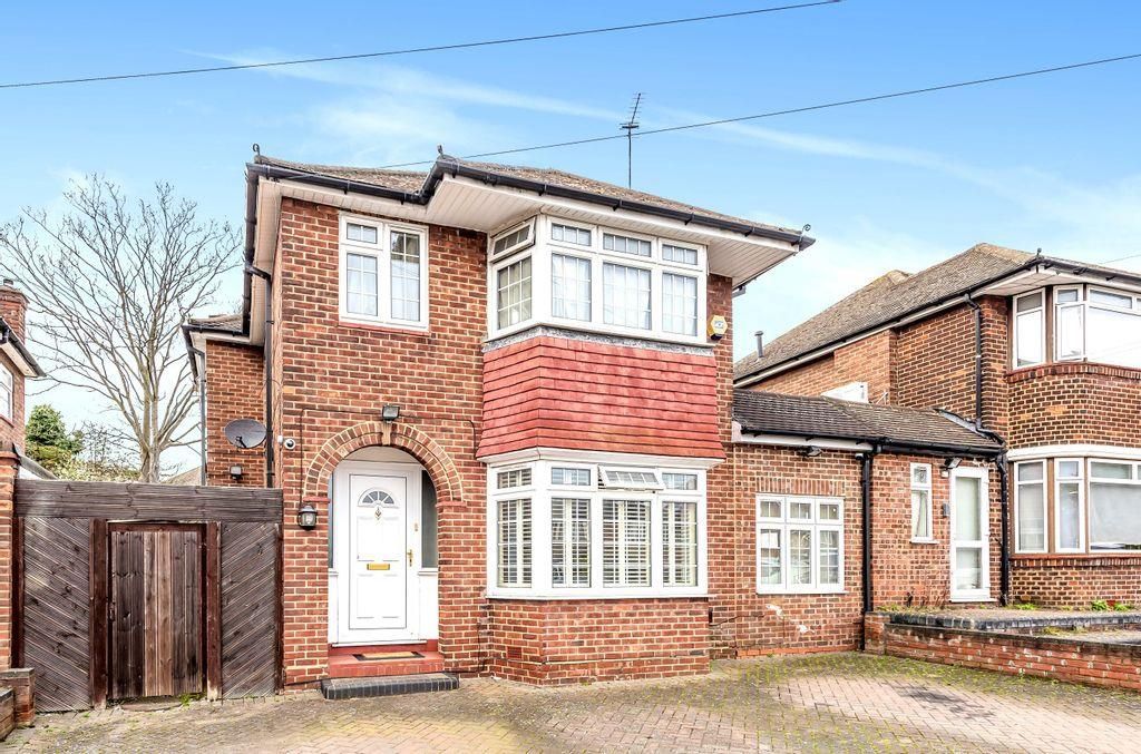 4 bed detached house for sale in Wolmer Gardens, Edgware HA8 Zoopla