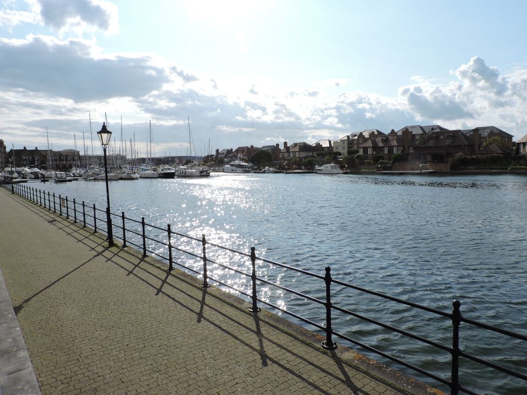 2 bed flat to rent in Long Beach View, Sovereign Harbour North